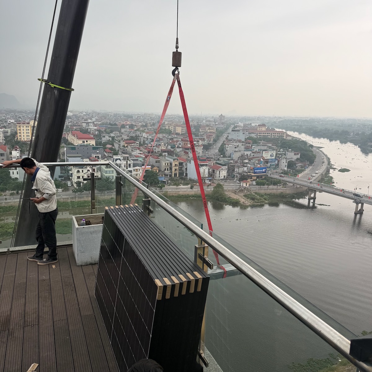 Cty năng lượng mặt trời Hanogen lắp đặt cho khách sạn ở Hà Nam, xắp xếp tấm pin